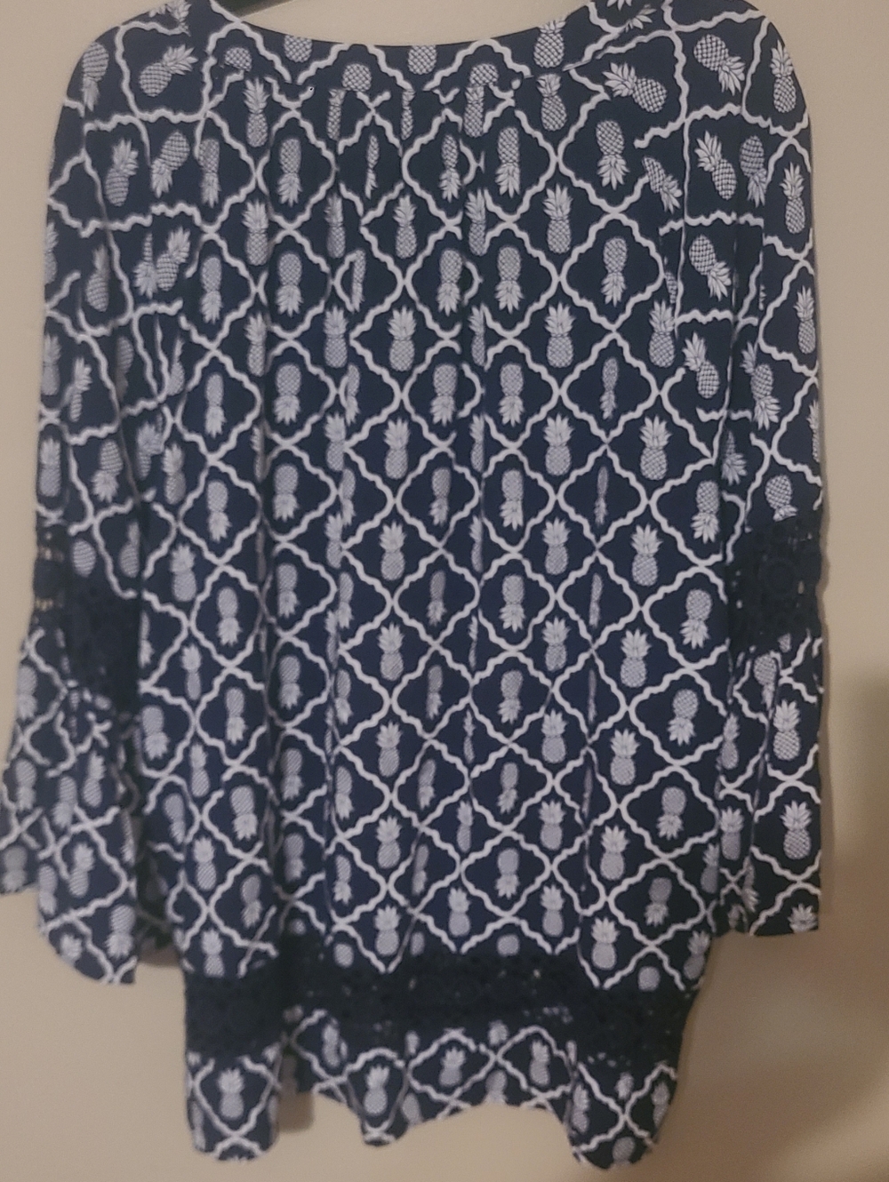 Women’s Navy Blue Pineapple Print V-Neck Blouse Size 2X - Picture 6 of 7